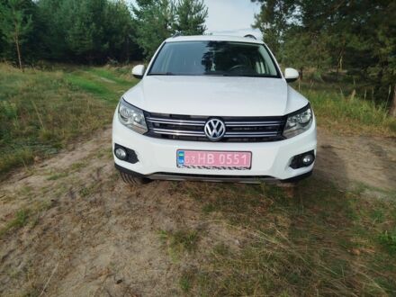 Белый Фольксваген Тигуан, объемом двигателя 2 л и пробегом 140 тыс. км за 12200 $, фото 1 на Automoto.ua
