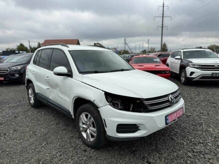 Белый Фольксваген Тигуан, объемом двигателя 2 л и пробегом 210 тыс. км за 9000 $, фото 1 на Automoto.ua