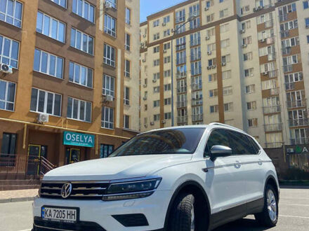 Белый Фольксваген Тигуан, объемом двигателя 1.97 л и пробегом 182 тыс. км за 26200 $, фото 1 на Automoto.ua