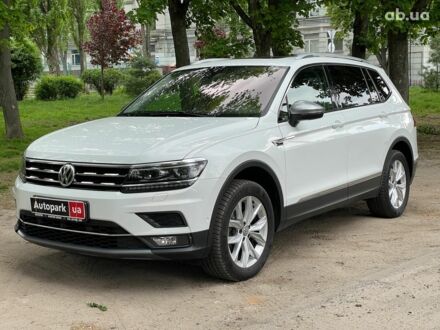 Фольксваген Тігуан 2017 у Києві на Automoto.ua Білий Фольксваген Тігуан, об'ємом двигуна 2 л та пробігом 183 тис. км за 30990 $, фото 1 на Automoto.ua