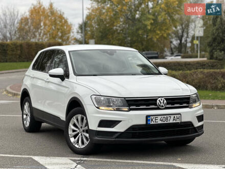 Белый Фольксваген Тигуан, объемом двигателя 2 л и пробегом 144 тыс. км за 19500 $, фото 1 на Automoto.ua