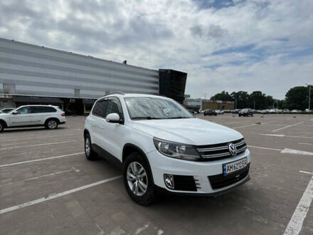 Фольксваген Тігуан 2017 у Житомирі на Automoto.ua Білий Фольксваген Тігуан, об'ємом двигуна 2 л та пробігом 79 тис. км за 12999 $, фото 1 на Automoto.ua