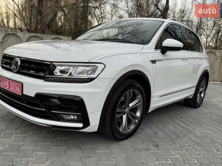 Фольксваген Тигуан 2017 в Хмельницком на Automoto.ua Белый Фольксваген Тигуан, объемом двигателя 2 л и пробегом 170 тыс. км за 19900 $, фото 1 на Automoto.ua