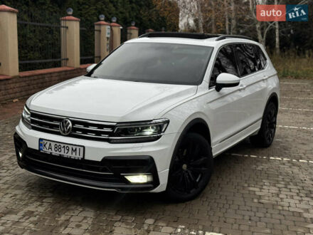 Белый Фольксваген Тигуан, объемом двигателя 2 л и пробегом 120 тыс. км за 22200 $, фото 1 на Automoto.ua