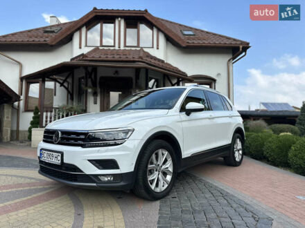 Фольксваген Тигуан 2017 в Львове на Automoto.ua Белый Фольксваген Тигуан, объемом двигателя 1.98 л и пробегом 94 тыс. км за 24900 $, фото 1 на Automoto.ua