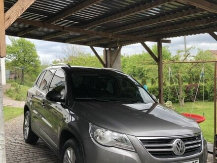 Белый Фольксваген Тигуан, объемом двигателя 2 л и пробегом 220 тыс. км за 11500 $, фото 1 на Automoto.ua