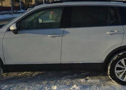 Фольксваген Тигуан 2018 в Ирпене на Automoto.ua Белый Фольксваген Тигуан, объемом двигателя 2 л и пробегом 95 тыс. км за 22300 $, фото 1 на Automoto.ua