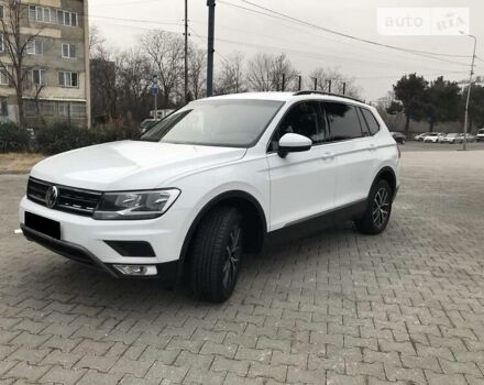 Белый Фольксваген Тигуан, объемом двигателя 2 л и пробегом 70 тыс. км за 18900 $, фото 1 на Automoto.ua