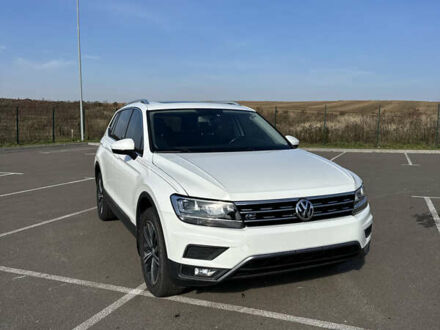 Белый Фольксваген Тигуан, объемом двигателя 2 л и пробегом 192 тыс. км за 17200 $, фото 1 на Automoto.ua