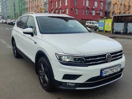 Фольксваген Тигуан 2018 в Киеве на Automoto.ua Белый Фольксваген Тигуан, объемом двигателя 2 л и пробегом 157 тыс. км за 31000 $, фото 1 на Automoto.ua