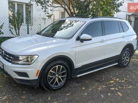 Белый Фольксваген Тигуан, объемом двигателя 2 л и пробегом 106 тыс. км за 22700 $, фото 1 на Automoto.ua