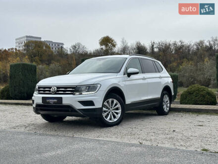 Білий Фольксваген Тігуан, об'ємом двигуна 2 л та пробігом 134 тис. км за 18500 $, фото 1 на Automoto.ua