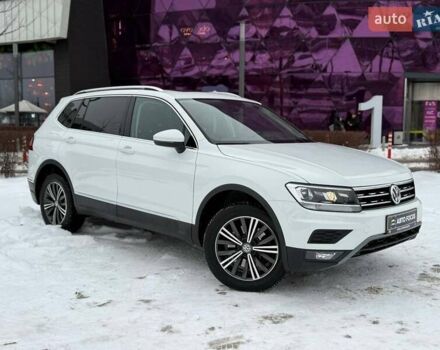 Белый Фольксваген Тигуан, объемом двигателя 2 л и пробегом 137 тыс. км за 20990 $, фото 1 на Automoto.ua