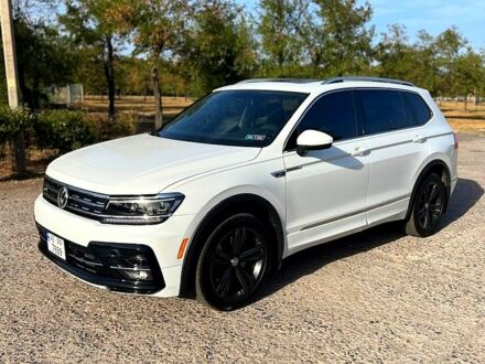 Белый Фольксваген Тигуан, объемом двигателя 2 л и пробегом 120 тыс. км за 23100 $, фото 1 на Automoto.ua