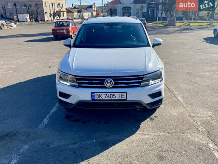 Білий Фольксваген Тігуан, об'ємом двигуна 1.98 л та пробігом 150 тис. км за 20000 $, фото 1 на Automoto.ua