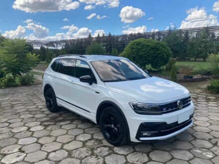Белый Фольксваген Тигуан, объемом двигателя 2 л и пробегом 34 тыс. км за 14100 $, фото 1 на Automoto.ua