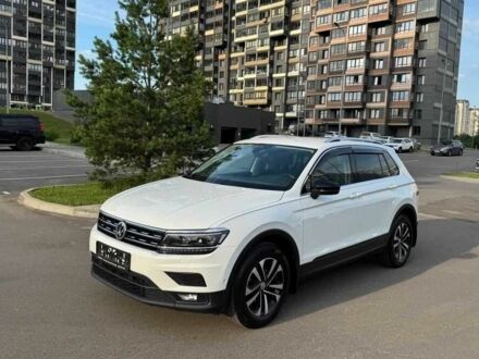 Белый Фольксваген Тигуан, объемом двигателя 2 л и пробегом 99 тыс. км за 17500 $, фото 1 на Automoto.ua