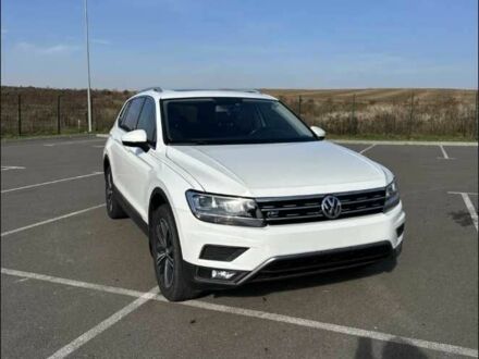 Белый Фольксваген Тигуан, объемом двигателя 2 л и пробегом 63 тыс. км за 17100 $, фото 1 на Automoto.ua
