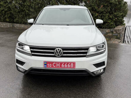 Белый Фольксваген Тигуан, объемом двигателя 2 л и пробегом 132 тыс. км за 20800 $, фото 1 на Automoto.ua