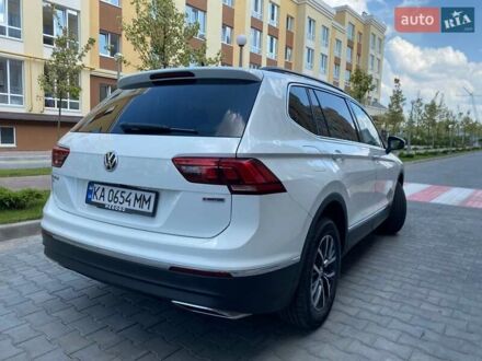 Фольксваген Тигуан 2020 в Киеве на Automoto.ua Белый Фольксваген Тигуан, объемом двигателя 1.98 л и пробегом 29 тыс. км за 20499 $, фото 1 на Automoto.ua