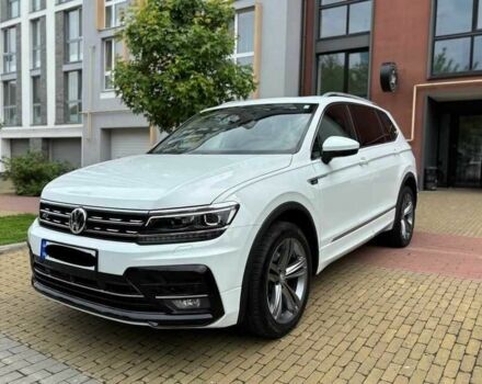 Белый Фольксваген Тигуан, объемом двигателя 2 л и пробегом 38 тыс. км за 18150 $, фото 1 на Automoto.ua