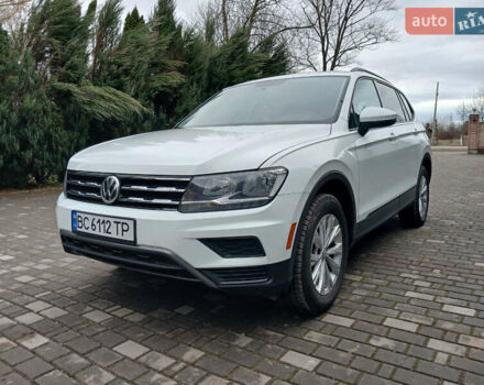 Белый Фольксваген Тигуан, объемом двигателя 2 л и пробегом 143 тыс. км за 17850 $, фото 1 на Automoto.ua