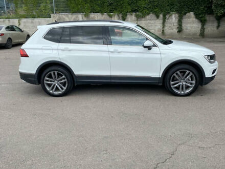 Белый Фольксваген Тигуан, объемом двигателя 0 л и пробегом 93 тыс. км за 21500 $, фото 1 на Automoto.ua