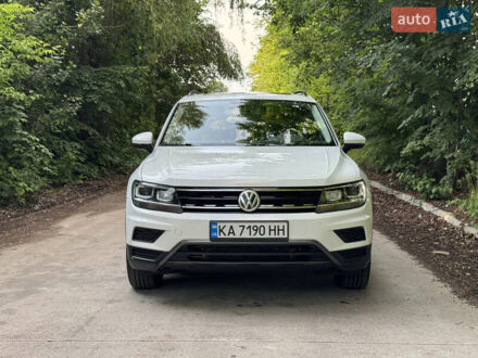 Фольксваген Тігуан 2020 у Києві на Automoto.ua Білий Фольксваген Тігуан, об'ємом двигуна 1.98 л та пробігом 60 тис. км за 17900 $, фото 1 на Automoto.ua