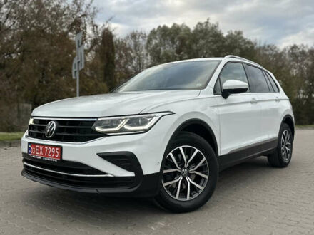 Белый Фольксваген Тигуан, объемом двигателя 2 л и пробегом 132 тыс. км за 27750 $, фото 1 на Automoto.ua