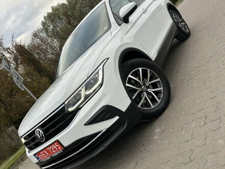 Білий Фольксваген Тігуан, об'ємом двигуна 2 л та пробігом 133 тис. км за 27550 $, фото 1 на Automoto.ua