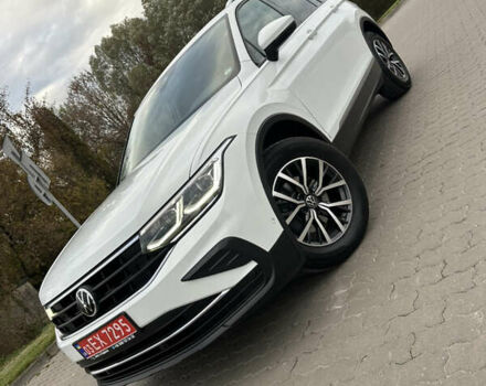 Белый Фольксваген Тигуан, объемом двигателя 2 л и пробегом 133 тыс. км за 27550 $, фото 1 на Automoto.ua