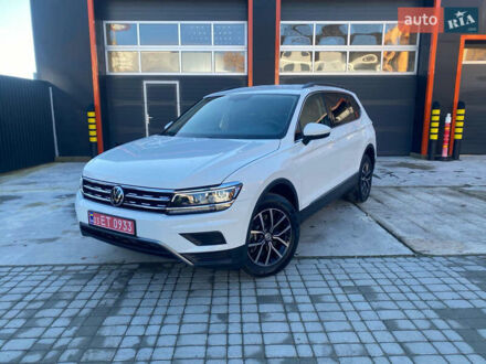 Белый Фольксваген Тигуан, объемом двигателя 2 л и пробегом 135 тыс. км за 18800 $, фото 1 на Automoto.ua