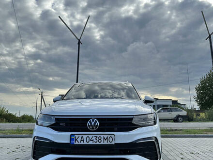 Фольксваген Тігуан 2021 у Івано-Франківську на Automoto.ua Білий Фольксваген Тігуан, об'ємом двигуна 1.98 л та пробігом 43 тис. км за 27850 $, фото 1 на Automoto.ua
