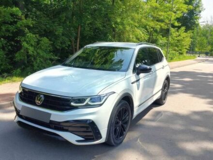 Фольксваген Тигуан 2022 в Тернополе на Automoto.ua Белый Фольксваген Тигуан, объемом двигателя 1.8 л и пробегом 34 тыс. км за 20000 $, фото 1 на Automoto.ua