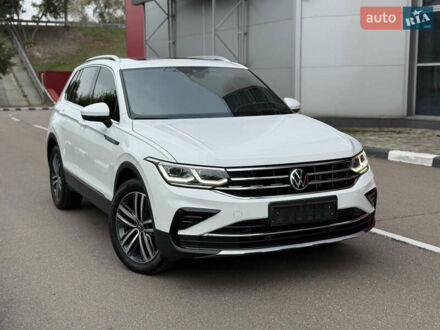 Фольксваген Тигуан 2022 в Киеве на Automoto.ua Белый Фольксваген Тигуан, объемом двигателя 2 л и пробегом 32 тыс. км за 35999 $, фото 1 на Automoto.ua