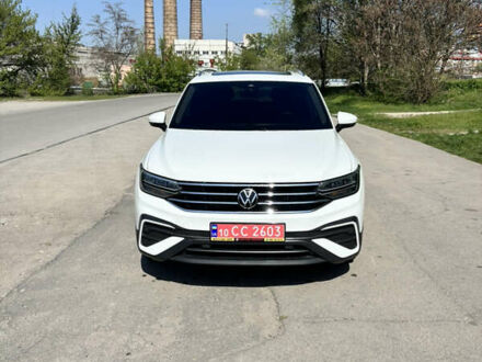 Фольксваген Тигуан 2022 в Днепре (Днепропетровске) на Automoto.ua Белый Фольксваген Тигуан, объемом двигателя 1.98 л и пробегом 43 тыс. км за 30000 $, фото 1 на Automoto.ua