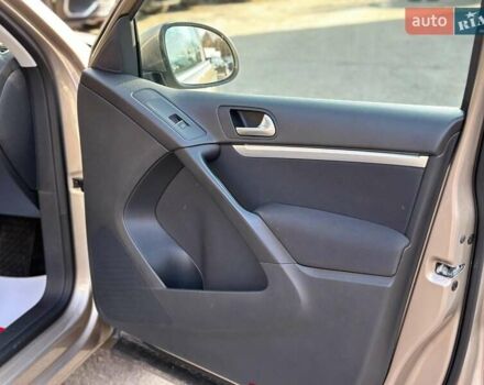 Бежевый Фольксваген Тигуан, объемом двигателя 2 л и пробегом 130 тыс. км за 17940 $, фото 43 на Automoto.ua