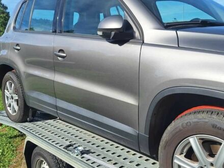 Бежевый Фольксваген Тигуан, объемом двигателя 1.4 л и пробегом 220 тыс. км за 244 $, фото 1 на Automoto.ua