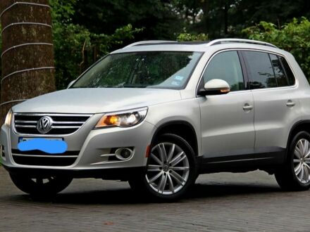 Бежевый Фольксваген Тигуан, объемом двигателя 2 л и пробегом 273 тыс. км за 9600 $, фото 1 на Automoto.ua