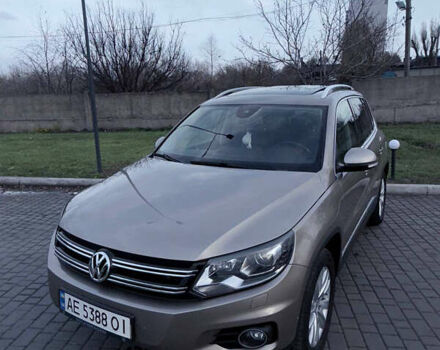 Бежевый Фольксваген Тигуан, объемом двигателя 1.97 л и пробегом 335 тыс. км за 16000 $, фото 1 на Automoto.ua