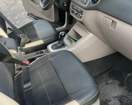 Черный Фольксваген Тигуан, объемом двигателя 2 л и пробегом 180 тыс. км за 8200 $, фото 4 на Automoto.ua