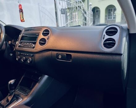 Черный Фольксваген Тигуан, объемом двигателя 2 л и пробегом 185 тыс. км за 9999 $, фото 4 на Automoto.ua