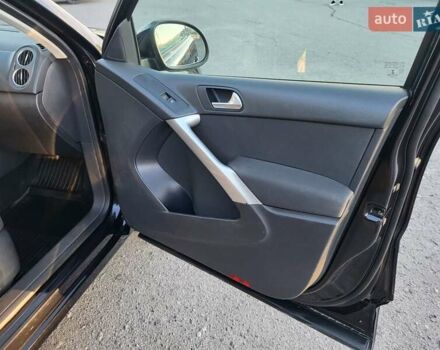 Черный Фольксваген Тигуан, объемом двигателя 1.97 л и пробегом 290 тыс. км за 9899 $, фото 129 на Automoto.ua