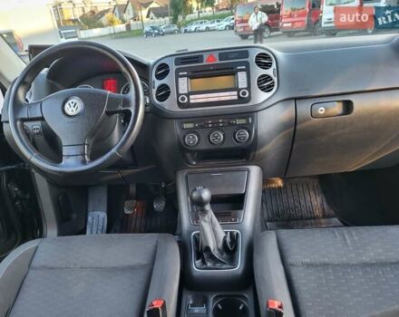 Черный Фольксваген Тигуан, объемом двигателя 1.97 л и пробегом 290 тыс. км за 9899 $, фото 126 на Automoto.ua