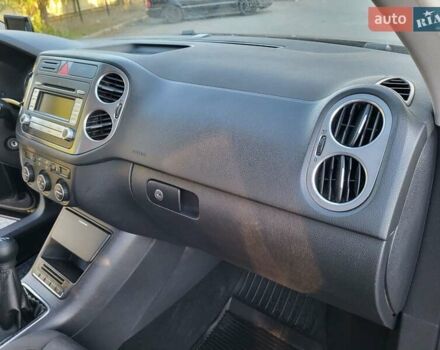 Черный Фольксваген Тигуан, объемом двигателя 1.97 л и пробегом 290 тыс. км за 9899 $, фото 136 на Automoto.ua