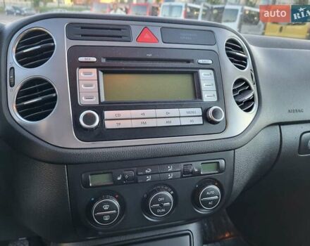 Черный Фольксваген Тигуан, объемом двигателя 1.97 л и пробегом 290 тыс. км за 9899 $, фото 145 на Automoto.ua