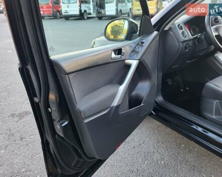 Черный Фольксваген Тигуан, объемом двигателя 1.97 л и пробегом 290 тыс. км за 9899 $, фото 98 на Automoto.ua