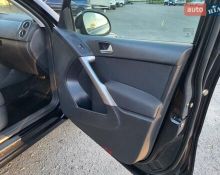 Черный Фольксваген Тигуан, объемом двигателя 1.97 л и пробегом 290 тыс. км за 9899 $, фото 128 на Automoto.ua