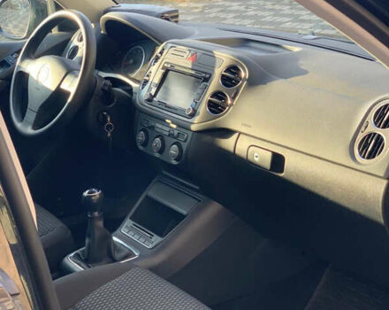 Черный Фольксваген Тигуан, объемом двигателя 1.39 л и пробегом 232 тыс. км за 7950 $, фото 10 на Automoto.ua