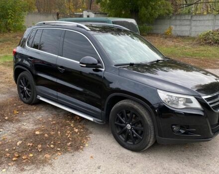 Черный Фольксваген Тигуан, объемом двигателя 2 л и пробегом 380 тыс. км за 8499 $, фото 2 на Automoto.ua